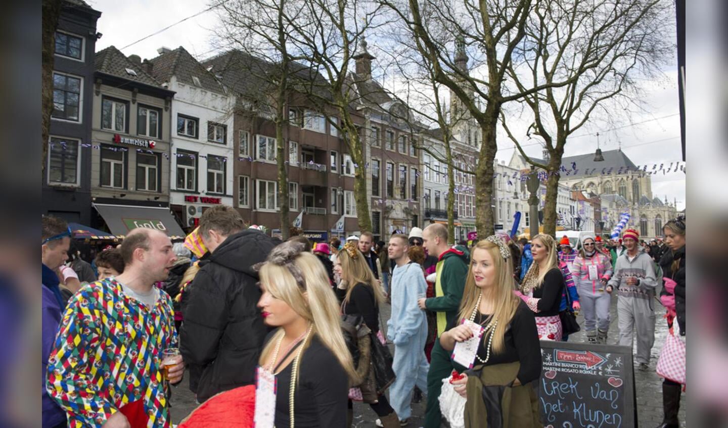Langs 11 + 11 tot Friese steden en bezienswaardigheden omgetoverde cafés voor het Klunen in Breda. foto Janet Olde Wolbers