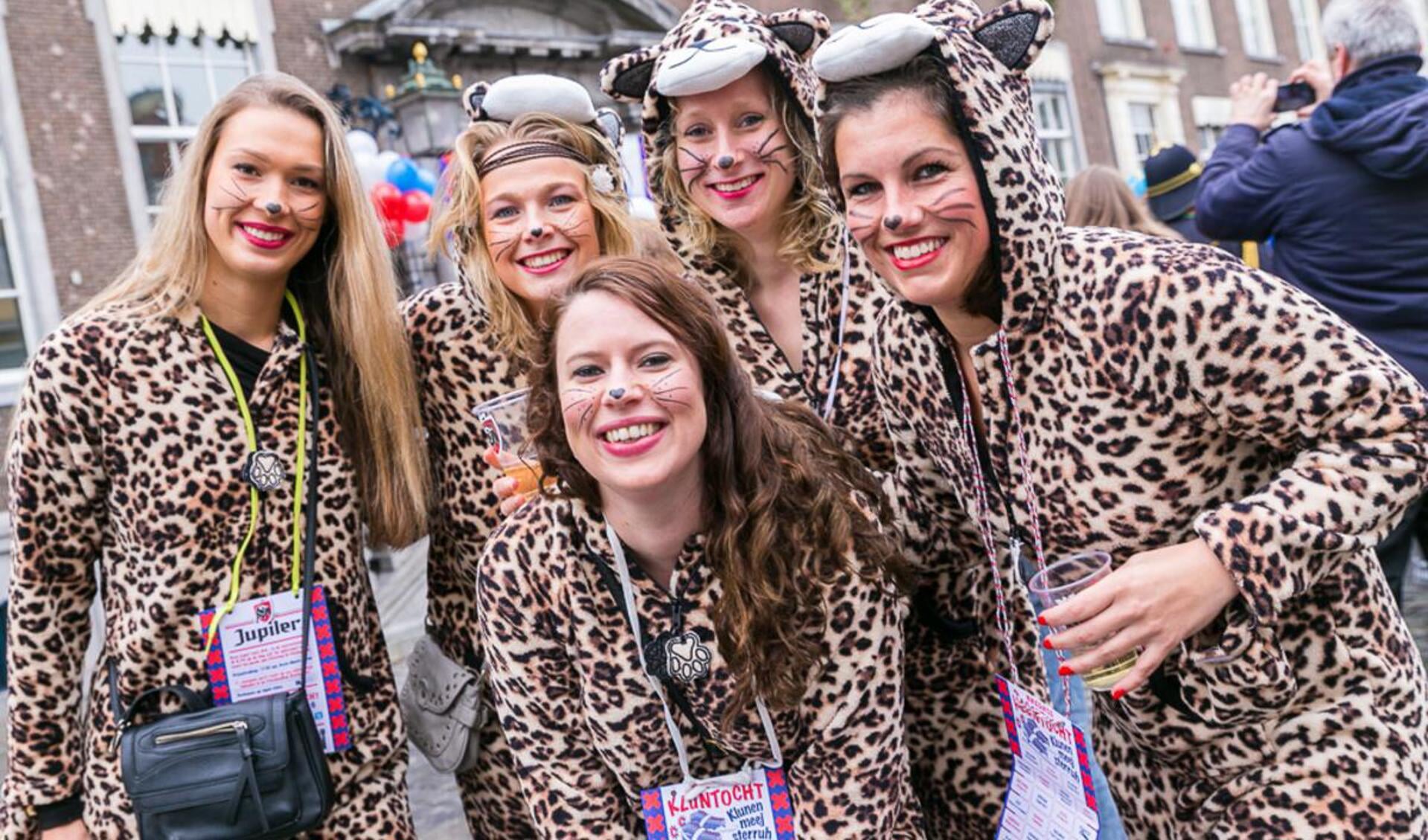 telex Pigment Rot Stoere en strakke pakjes populair bij vrouwen met carnaval' | BredaVandaag  - Hét nieuws uit Breda