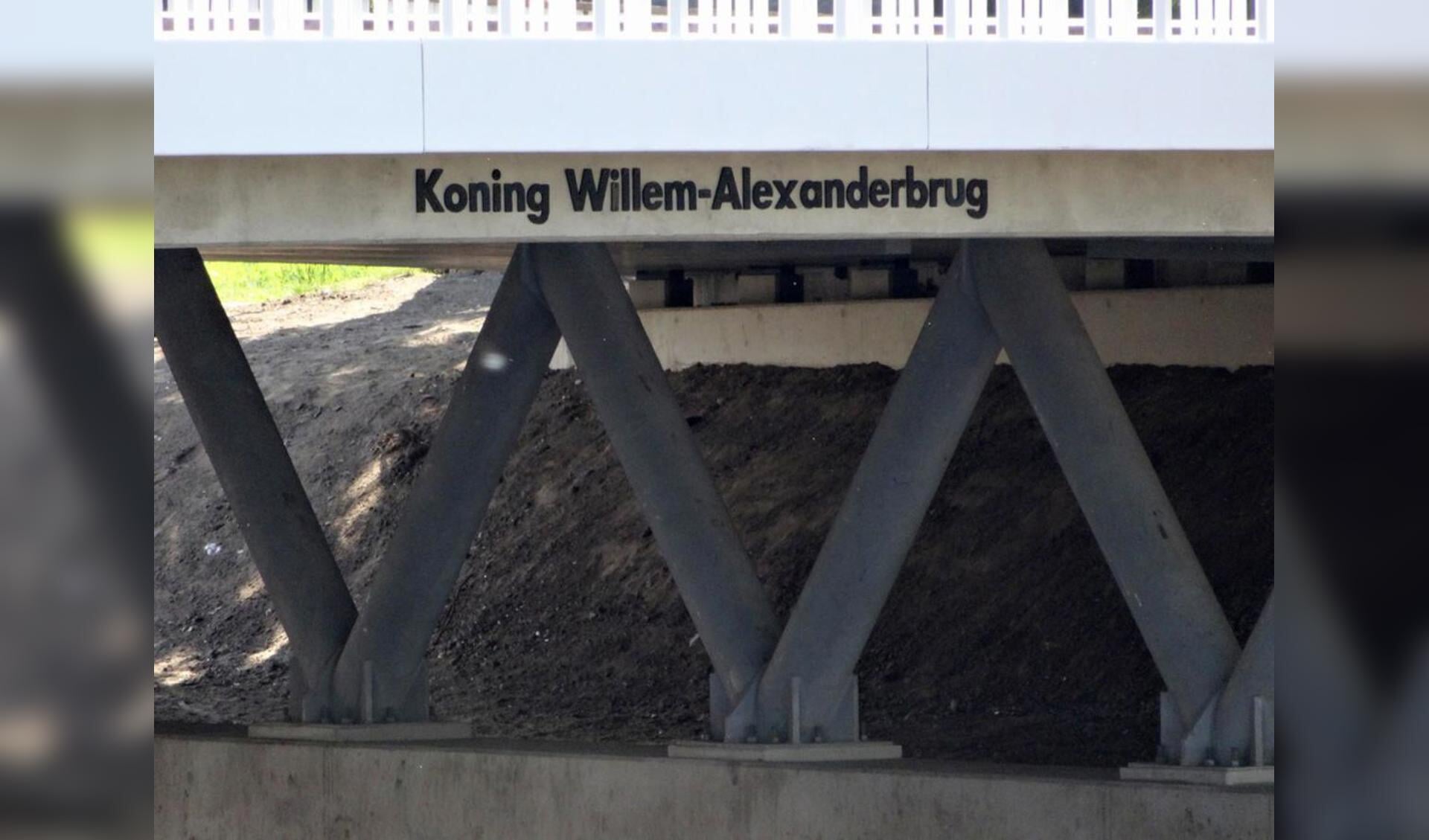 De bouw aan de Koning Willem-Alexanderbrug - voorheen Trambrug -  is afgerond. foto Henk Voermans