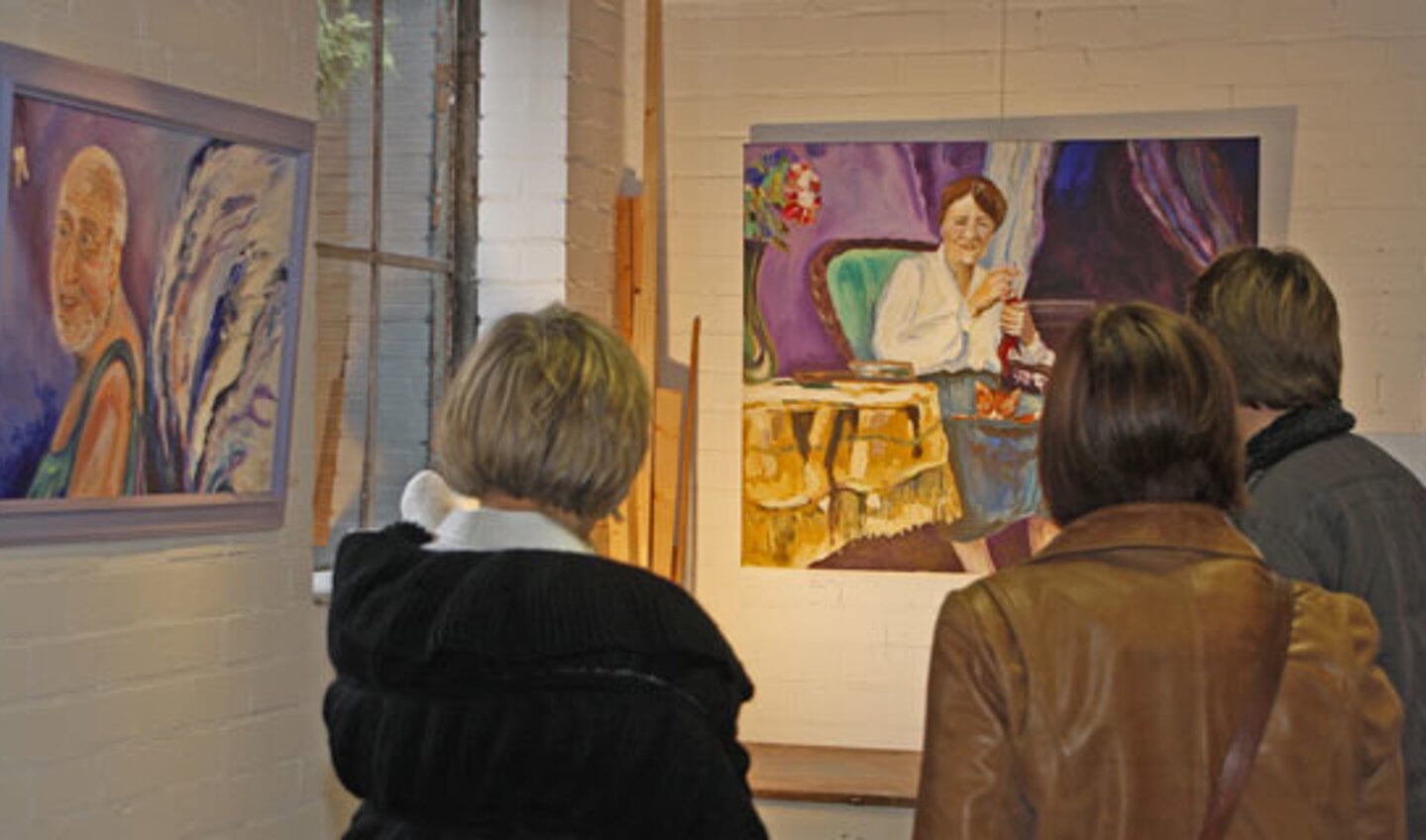 Kunst kijken in Princenhage tijdens de jaarlijkse kunstroute. foto Jorgen Janssens