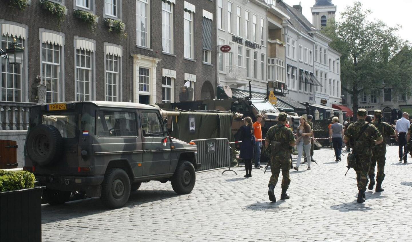 Ter ere van het 200-jarig jubileum van de Koninklijke Landmacht werden er verschillende activiteiten gehouden in de binnenstad. 