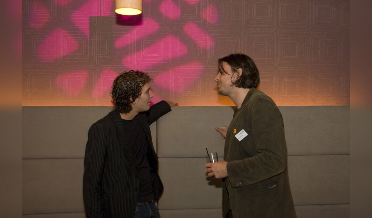 Netwerken tijdens de vierde LinkedIn-meeting in Breda. foto Jorgen Janssens