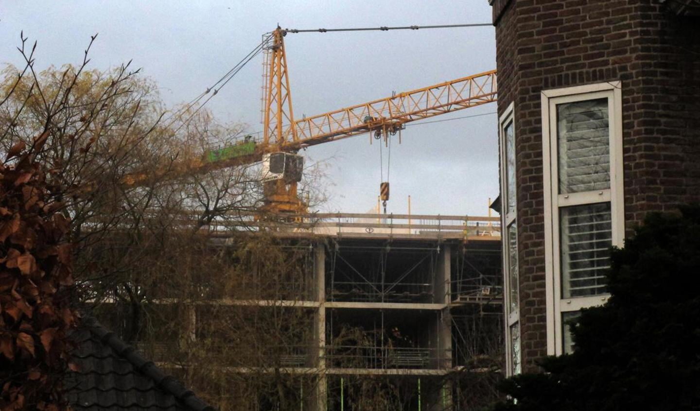 November 2012: De bouw van appartementencomplex de Marckhoek in het Ginneken vordert gestaag. foto Wijnand Nijs