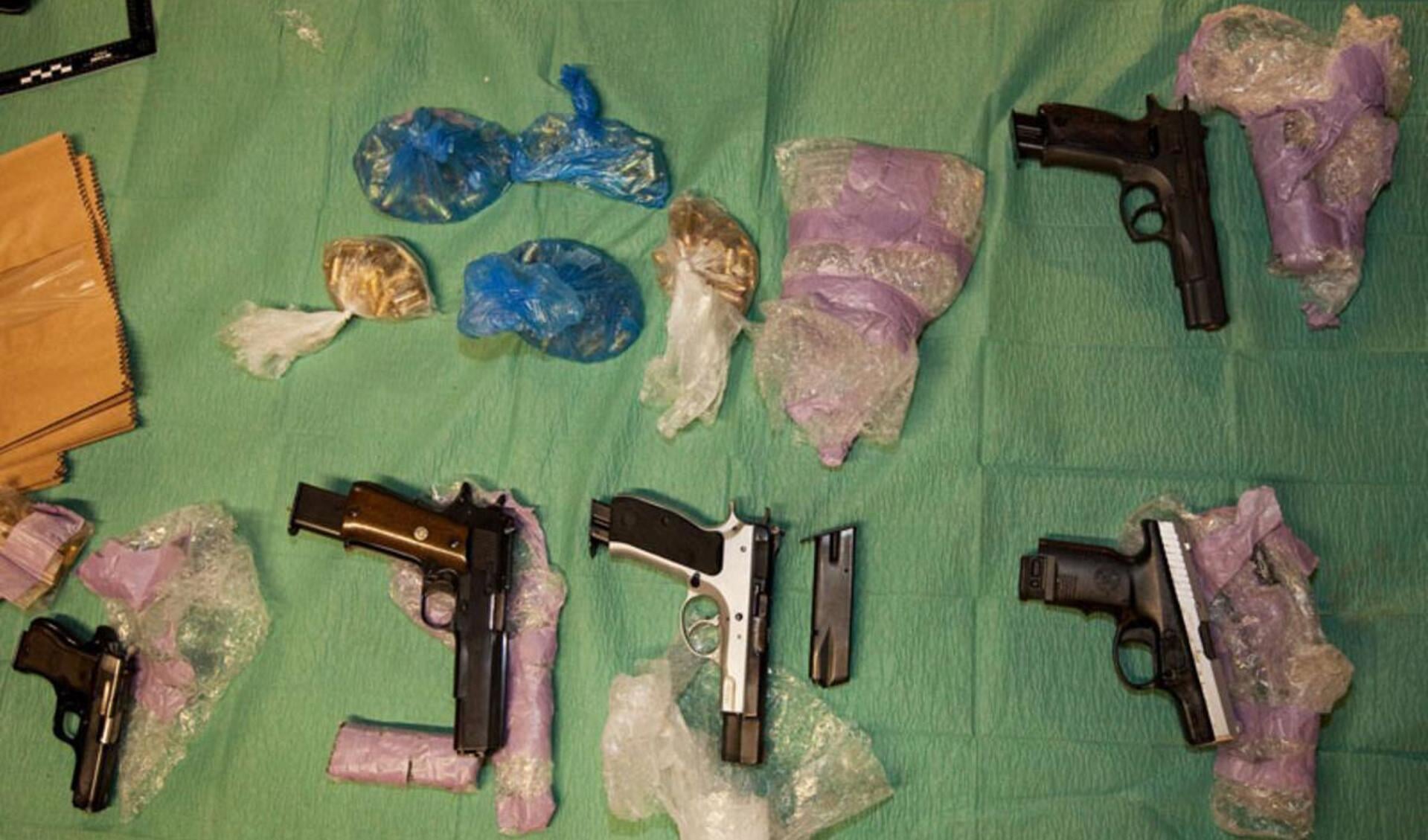 Megavondst drugs en wapens bij growshop. foto Openbaar Ministerie