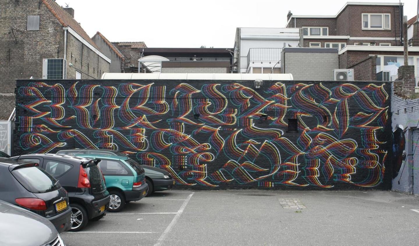 De muren van Molsparking zijn tijdens het Graphic Design Festival live geschilderd. foto Ivo van Stiphout