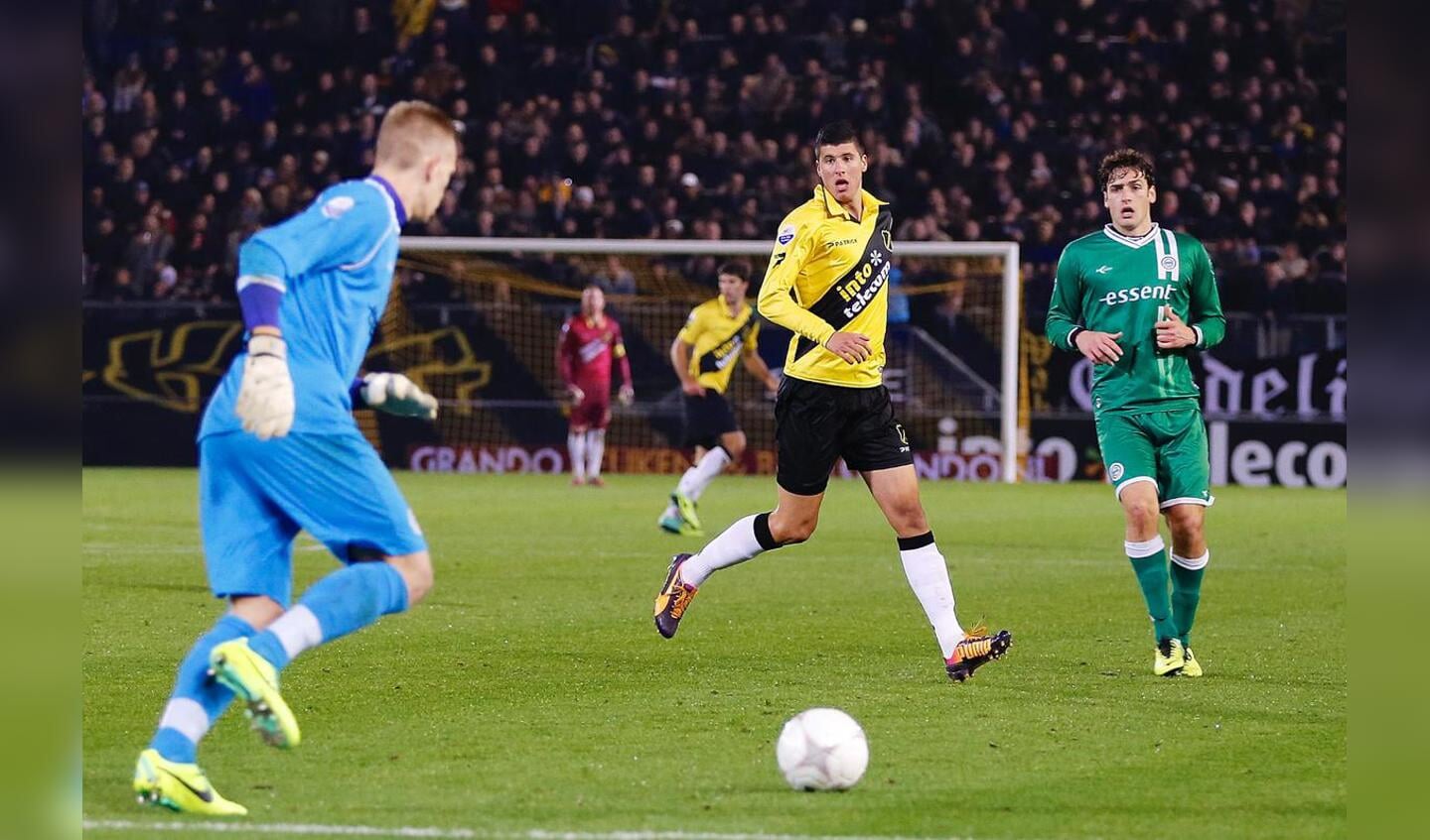 NAC speelt met 2-2 gelijk tegen FC Groningen op 30 november 2013. foto Peter Visser