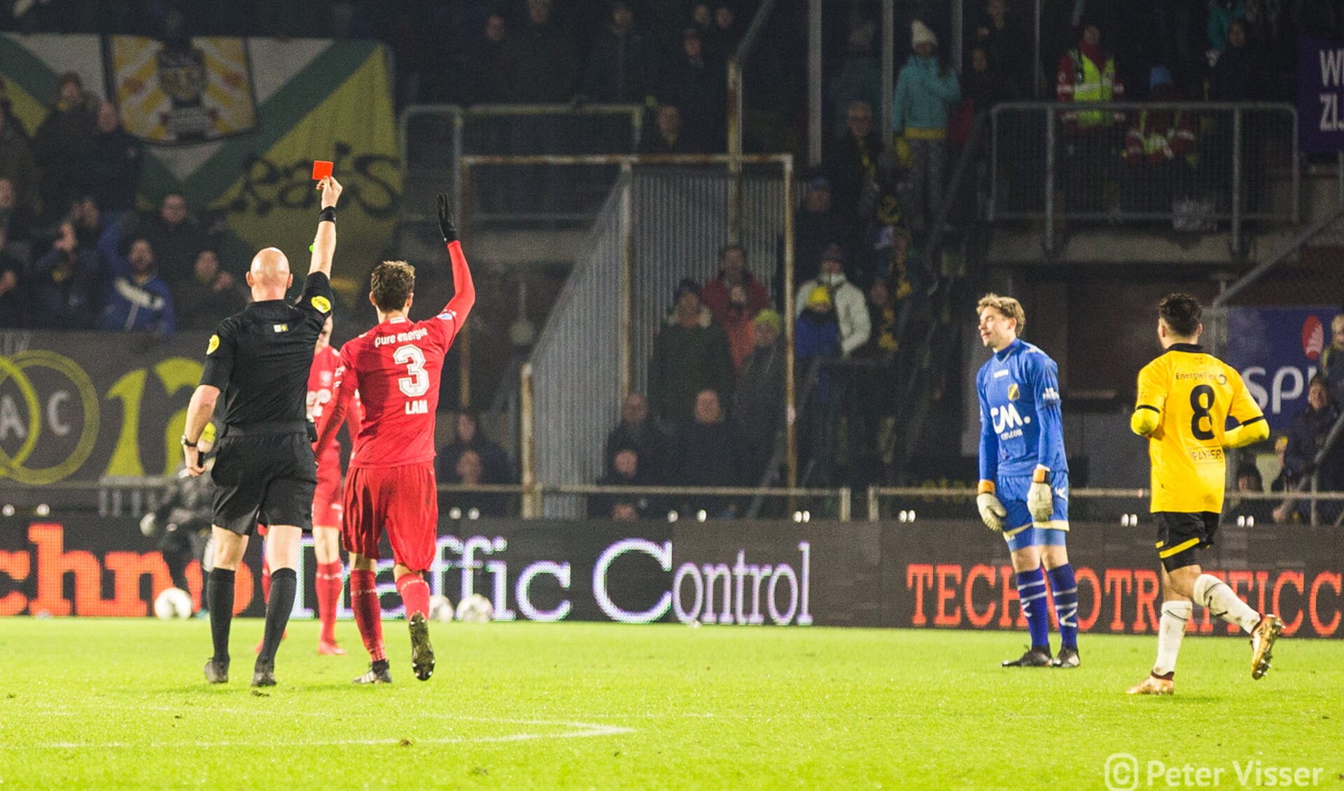 NAC heeft dinsdag 12 december met 1-2 verloren van FC Twente.