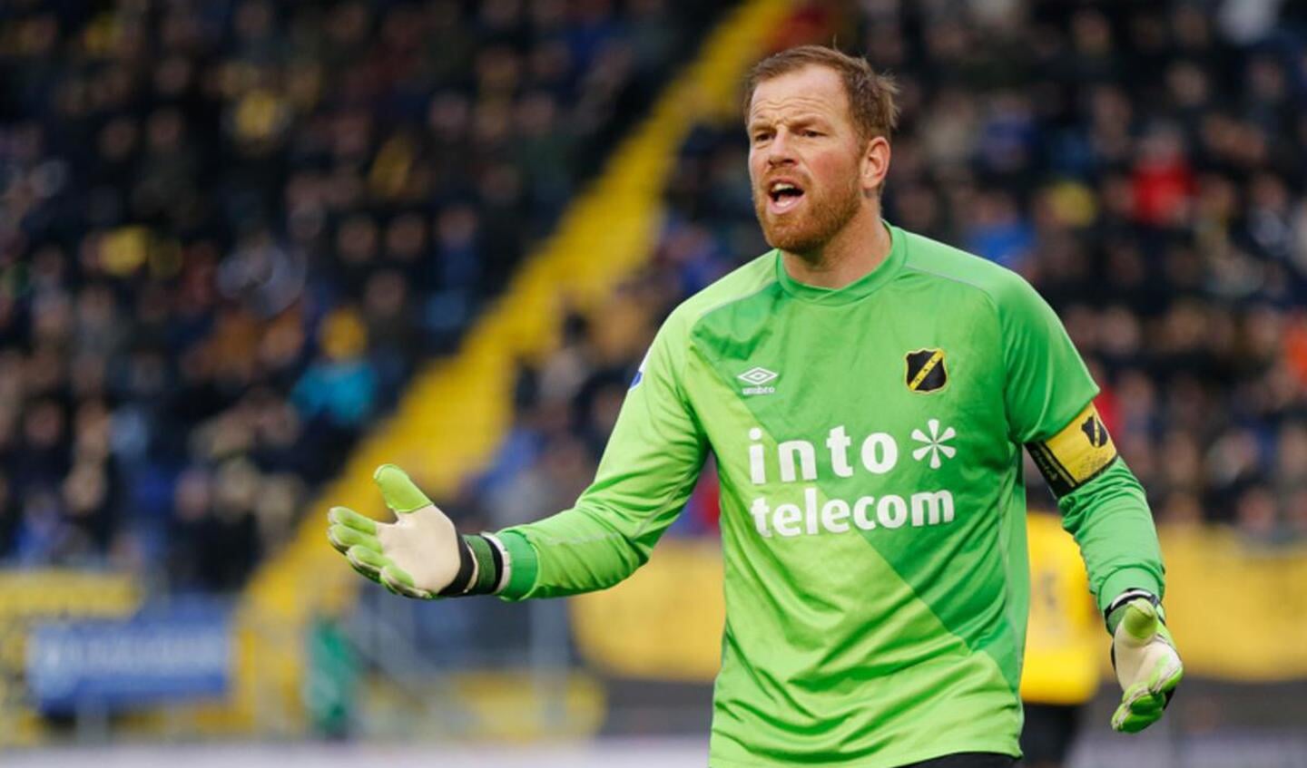 NAC gaat strijdend ten onder tegen Feyenoord op 21 december 2014. Het werd 0-1.