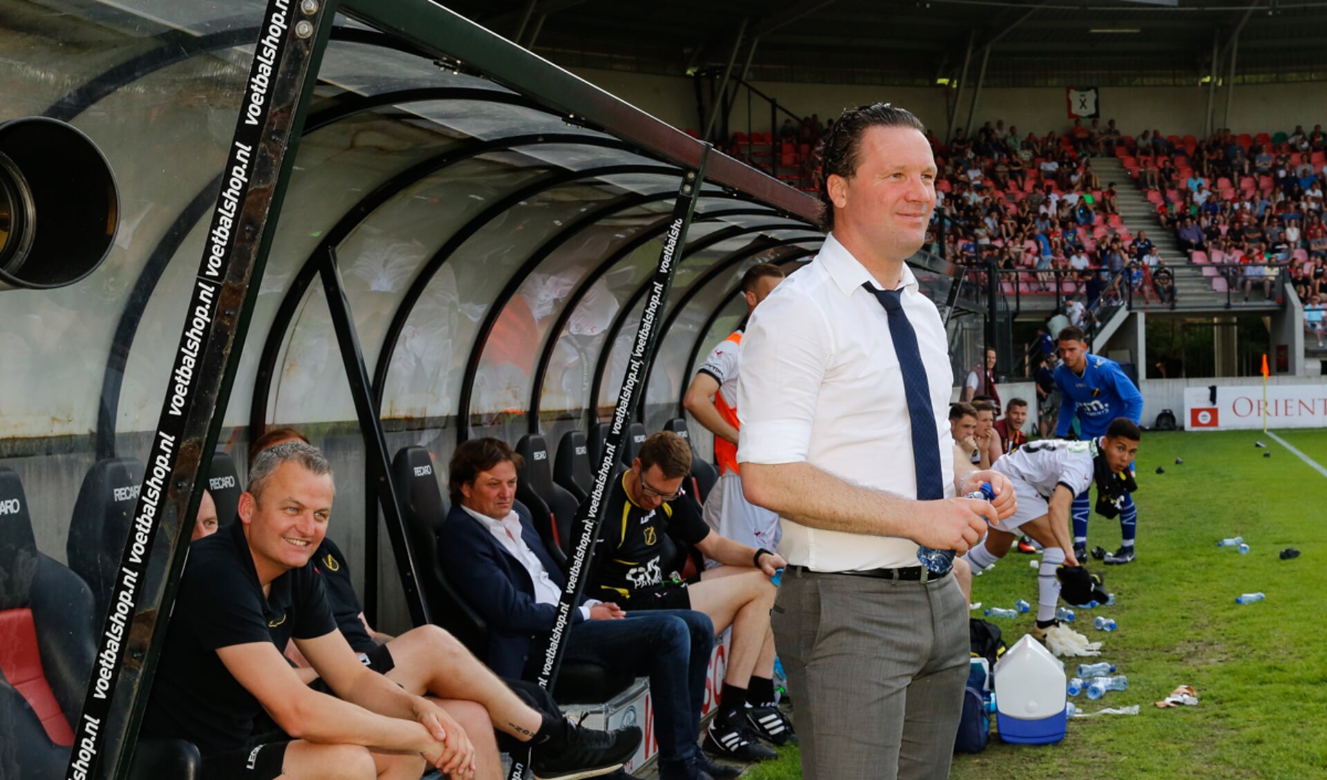 NAC overloopt NEC in Nijmegen. Na de 1-4winst is de eredivisie zeker.