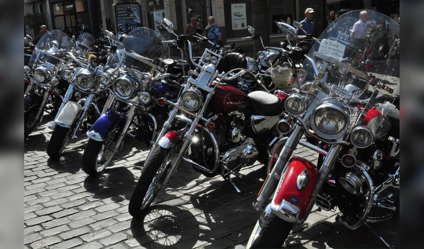 Geen Harleydag, wel veel Harleys in de binnenstad. foto Perry Roovers