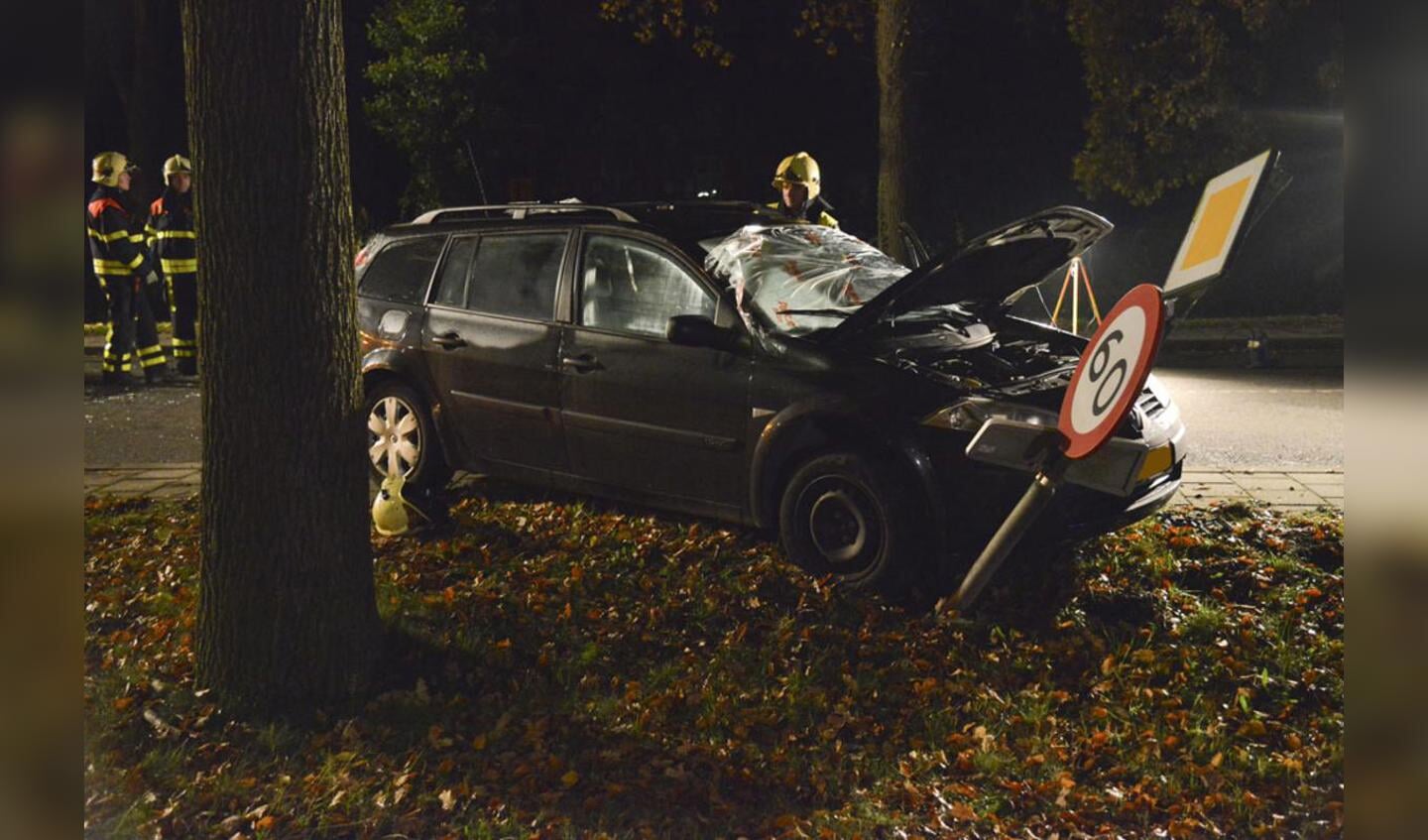 Ongeval met beknelling aan de Bouvignelaan, 20 november 01.15 uur. foto Perry Roovers / SQ Vision