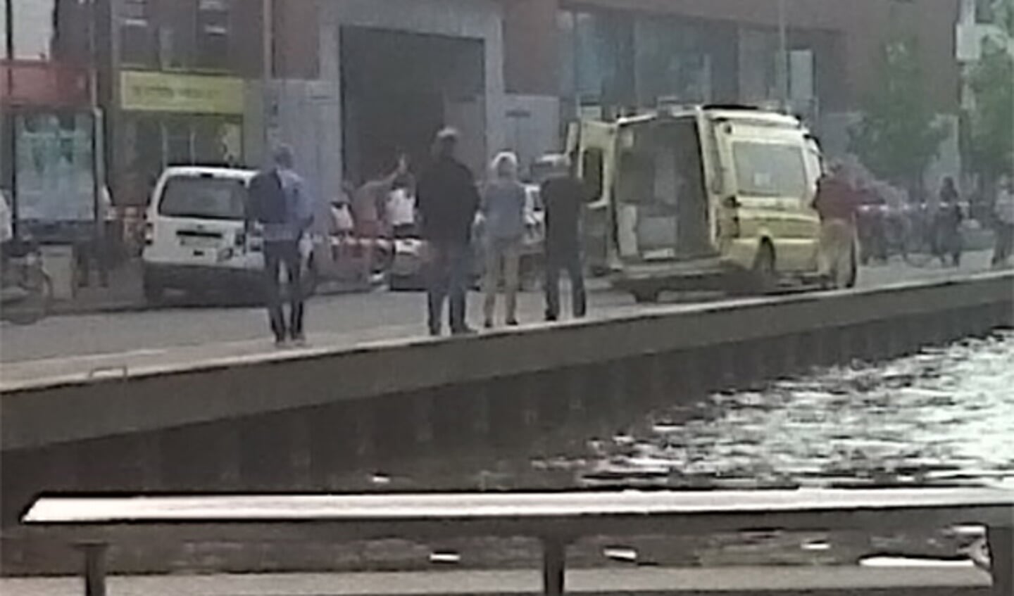 De traumahelikopter landde op de Nieuweweg vanwege het ongeval op de Markendaalseweg. foto @taxiinbreda