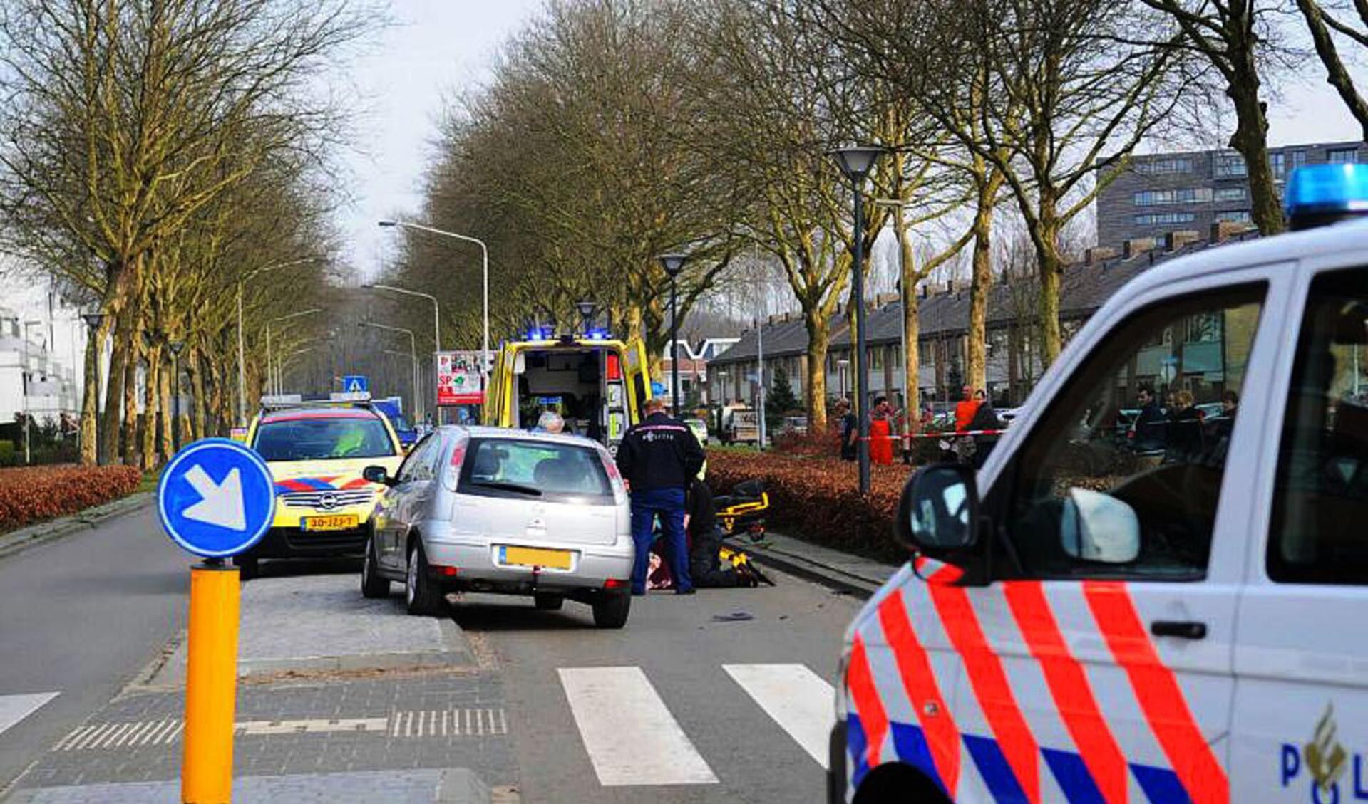 Een vrouw is vrijdagmiddag gewond geraakt op de  Zwijnsbergenstraat. foto Tom van der Put/SQ Vision