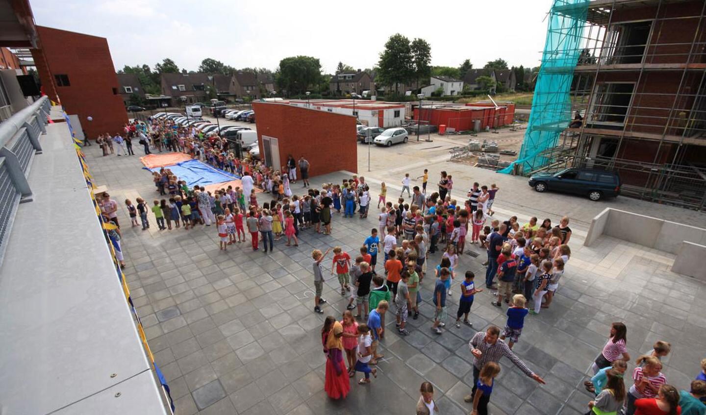 Basisscholen De Springplank en de Wegwijzer beginnen het schooljaar een fonkelnieuw schoolgebouw. foto Erik Eggens