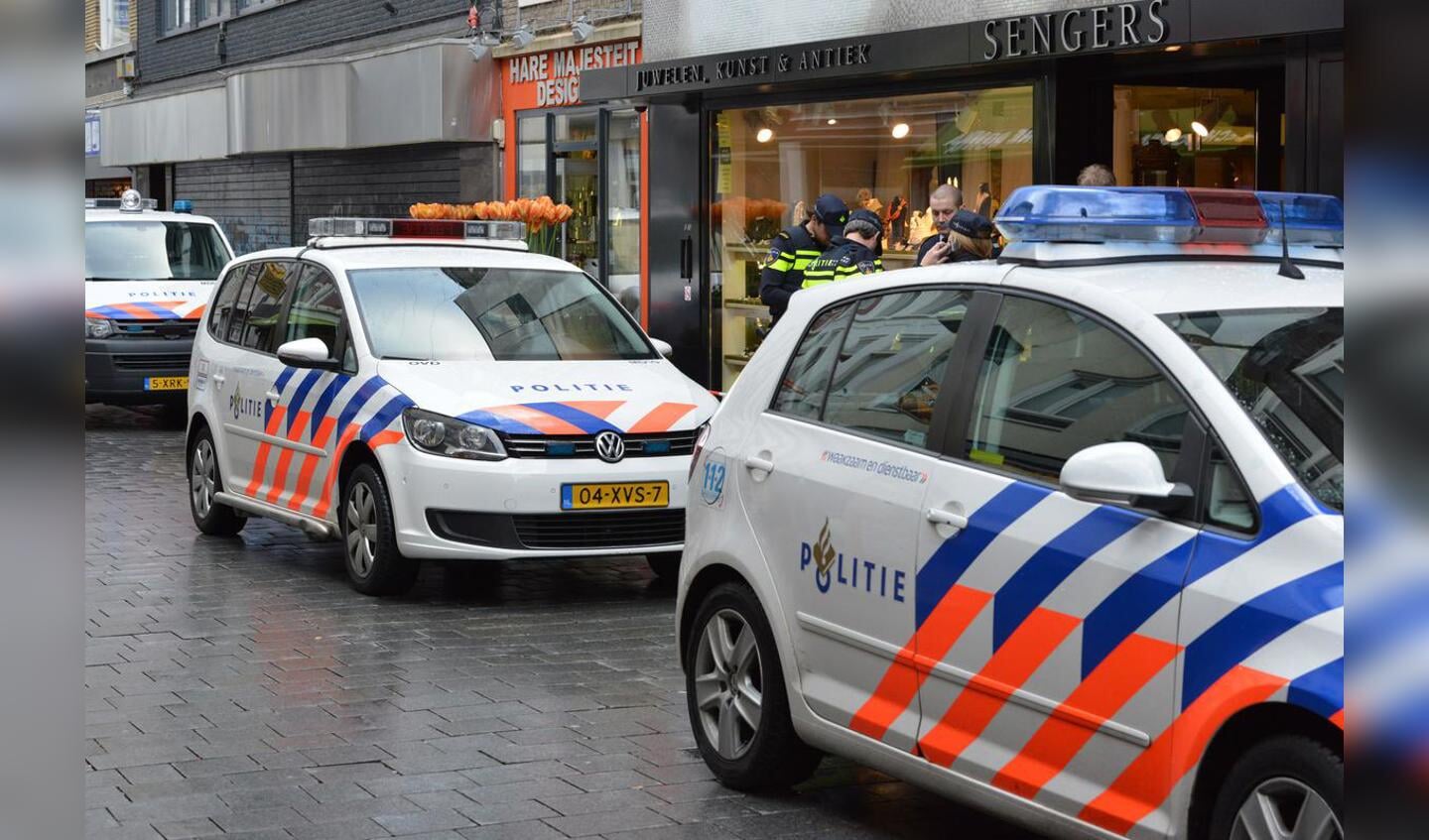 Juwelier Sengers in de Halstraat is dinsdagmiddag overvallen.