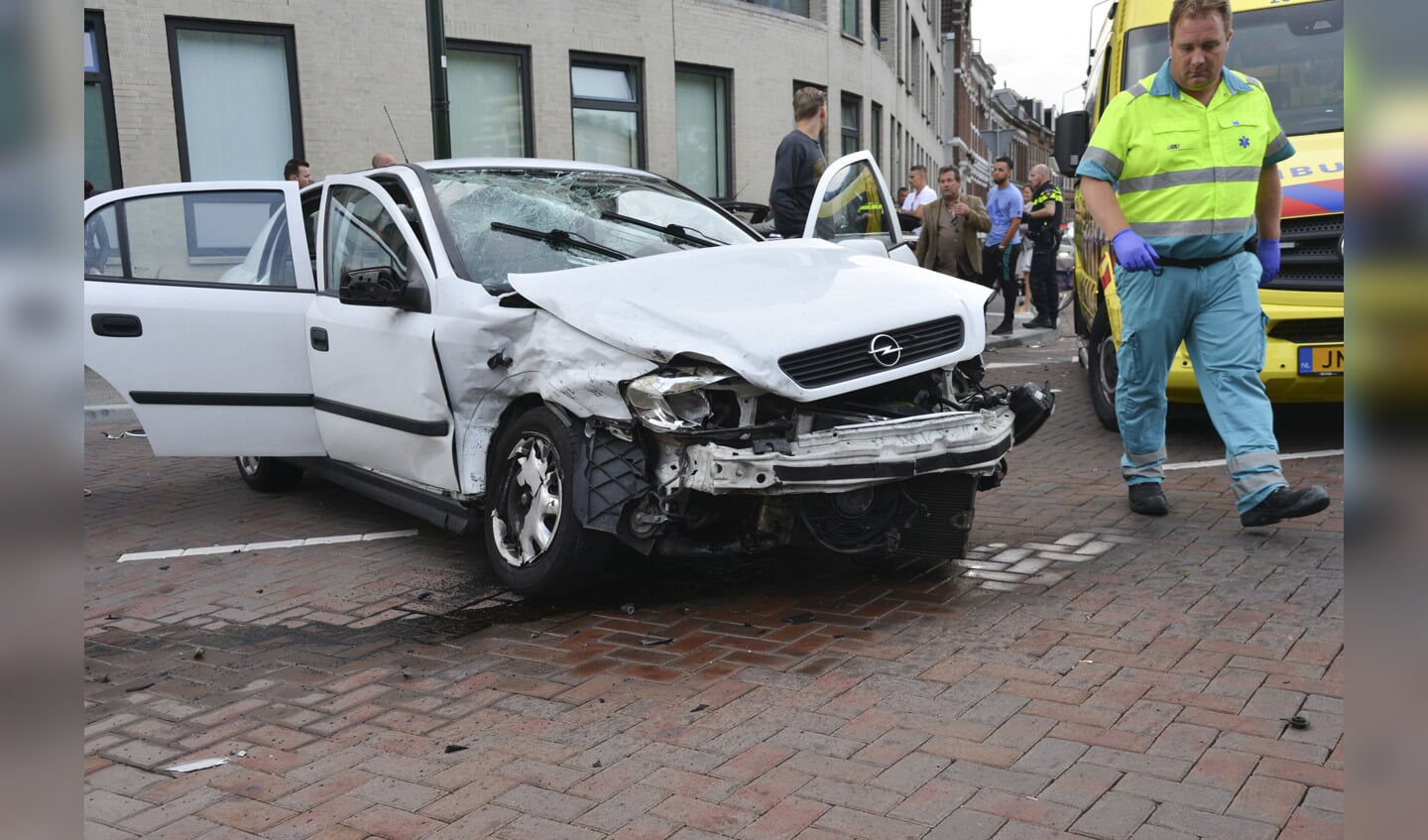 Ongeval op de kruising Haagweg-Tramsingel-Weerijssingel.