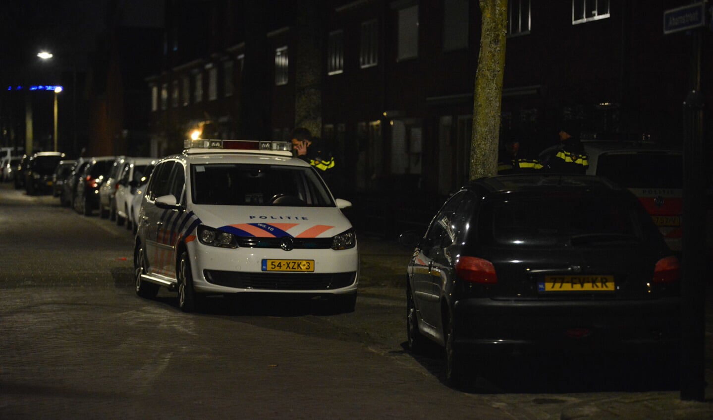 Een bejaarde man is overvallen in zijn woning aan de Plataanstraat in Breda.