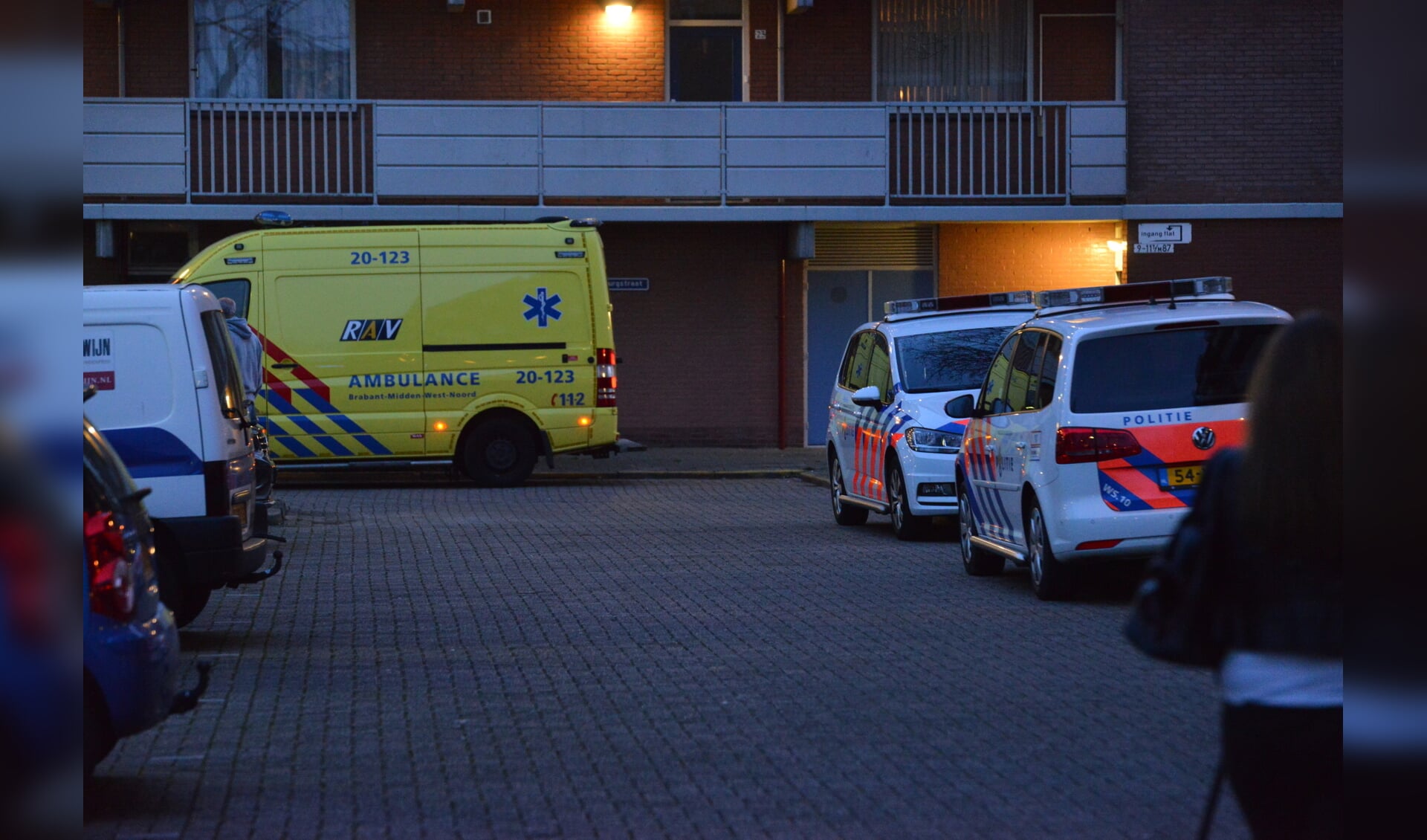 Bij een schietincident in de Sandenburgstraat is zondagavond een persoon overleden.