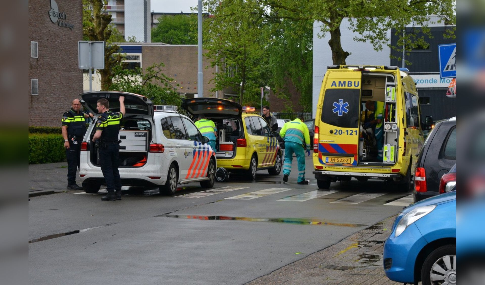 Persoon in Roeselarestraat om onbekende reden overgebracht naar ziekenhuis