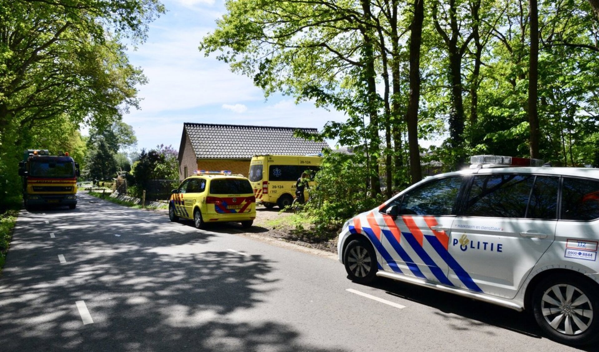 Ruiter gewond na aanrijding met vrachtwagen Rithsestraat