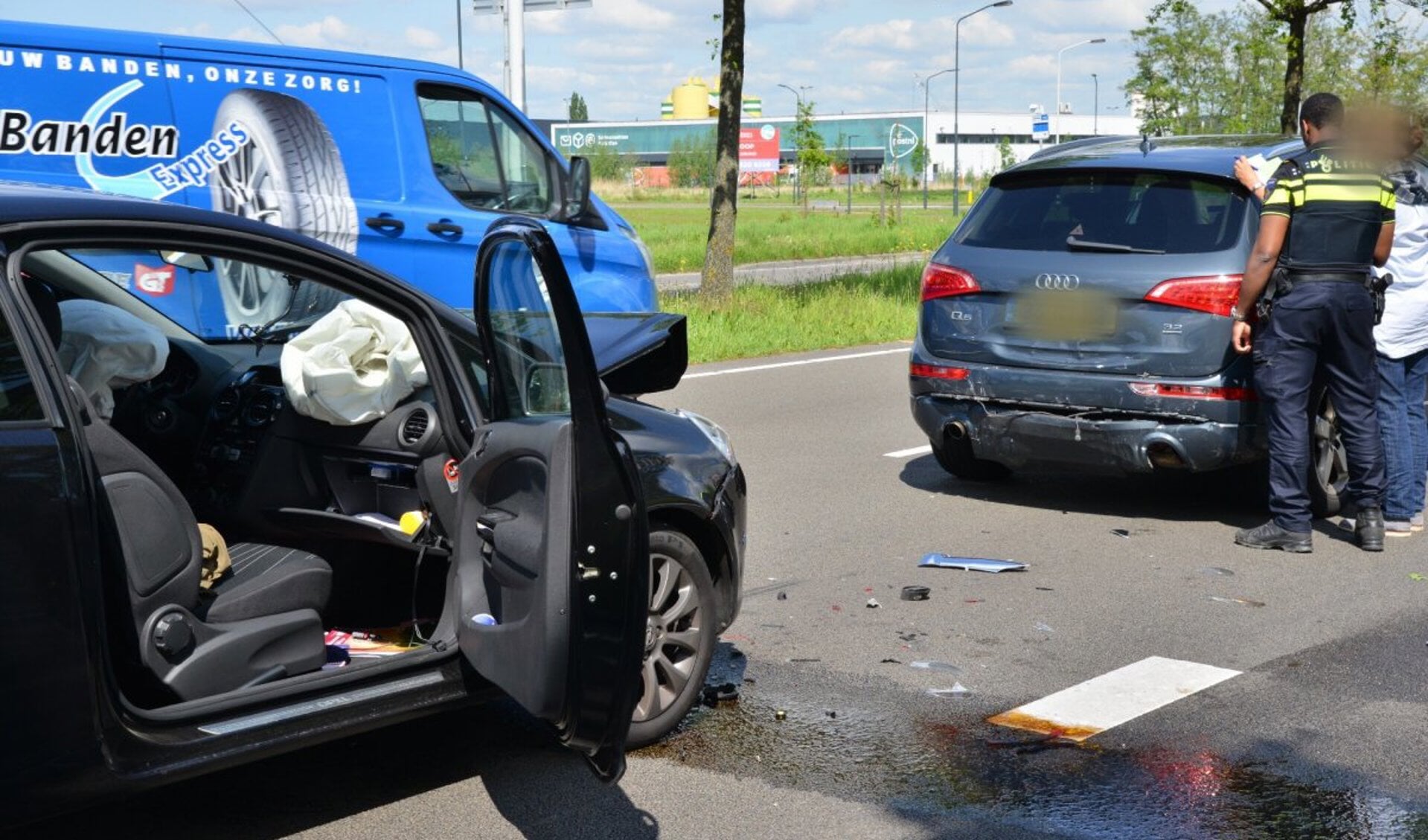 Flinke file Backer en Ruebweg na ongeval met meerdere auto's