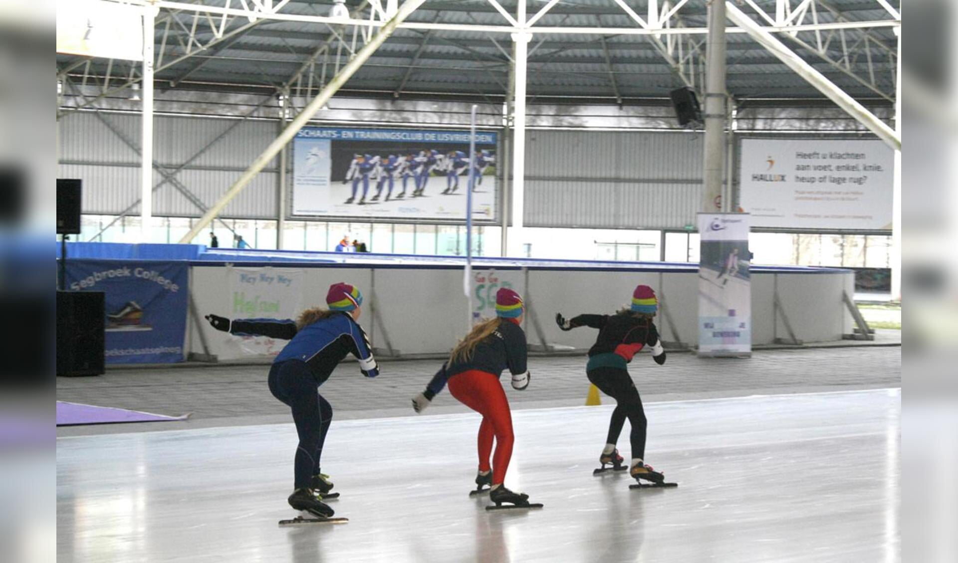NK Scholen ploegenachtervolging 2013 op de schaatsbaan in Breda. foto Anne Kooman
