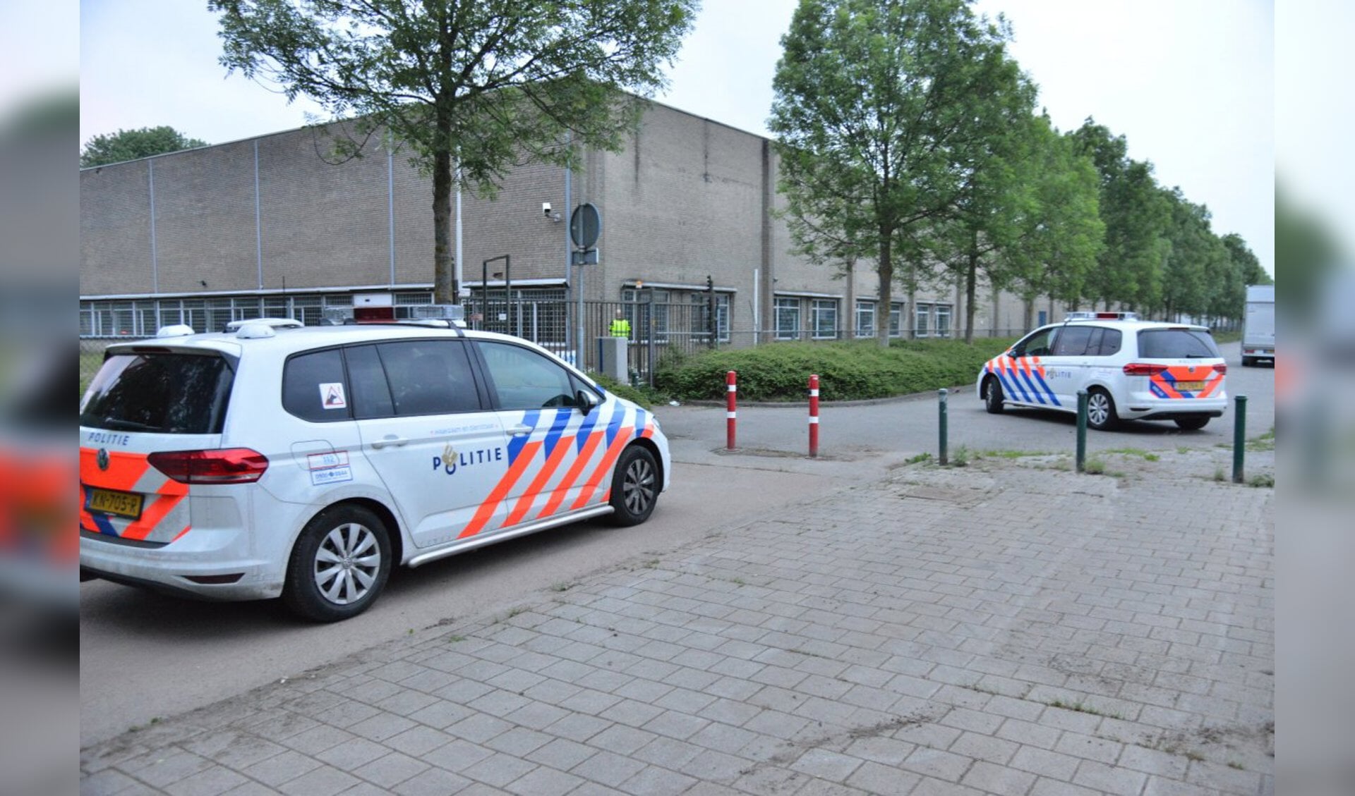 Politie rukt uit naar voormalige Philips-fabriek in Breda-Noord