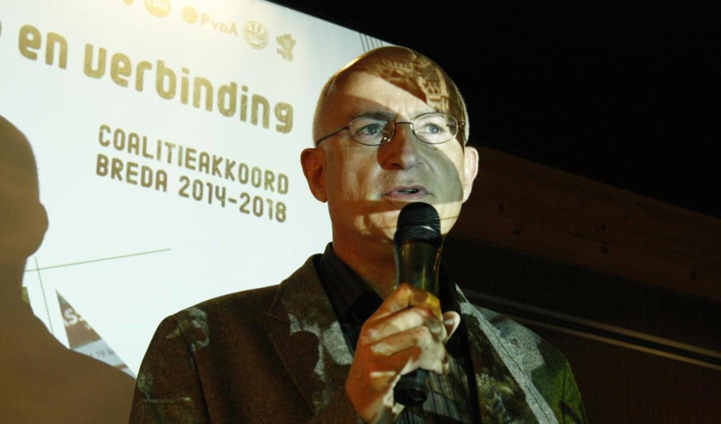 Formateur Eric Smaling bij de presentatie coalitieakkoord 2014-2018 bij ONS buurthuis. foto Wijnand Nijs