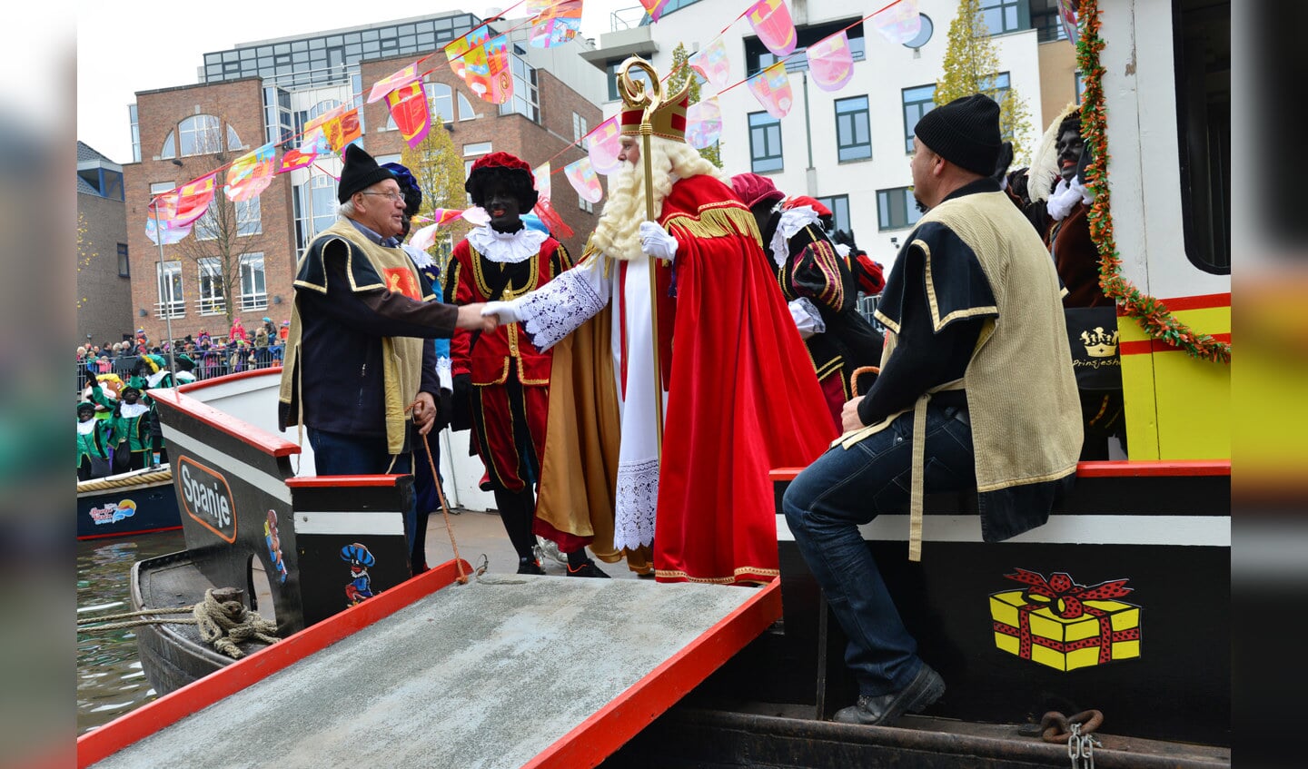 Sinterklaas kwam zaterdag 12 november aan samen met zijn Pieten in de Haven van Breda.