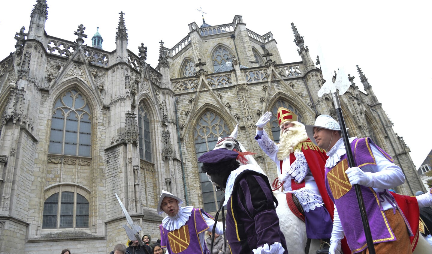 Sinterklaas kwam zaterdag 12 november aan samen met zijn Pieten in de Haven van Breda.
