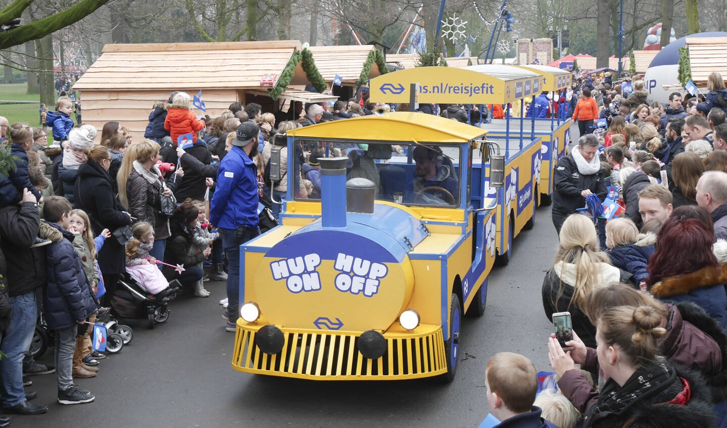 Parade van kinderfiguren door de Bredase binnenstad ter gelegenheid van Winterland Breda.