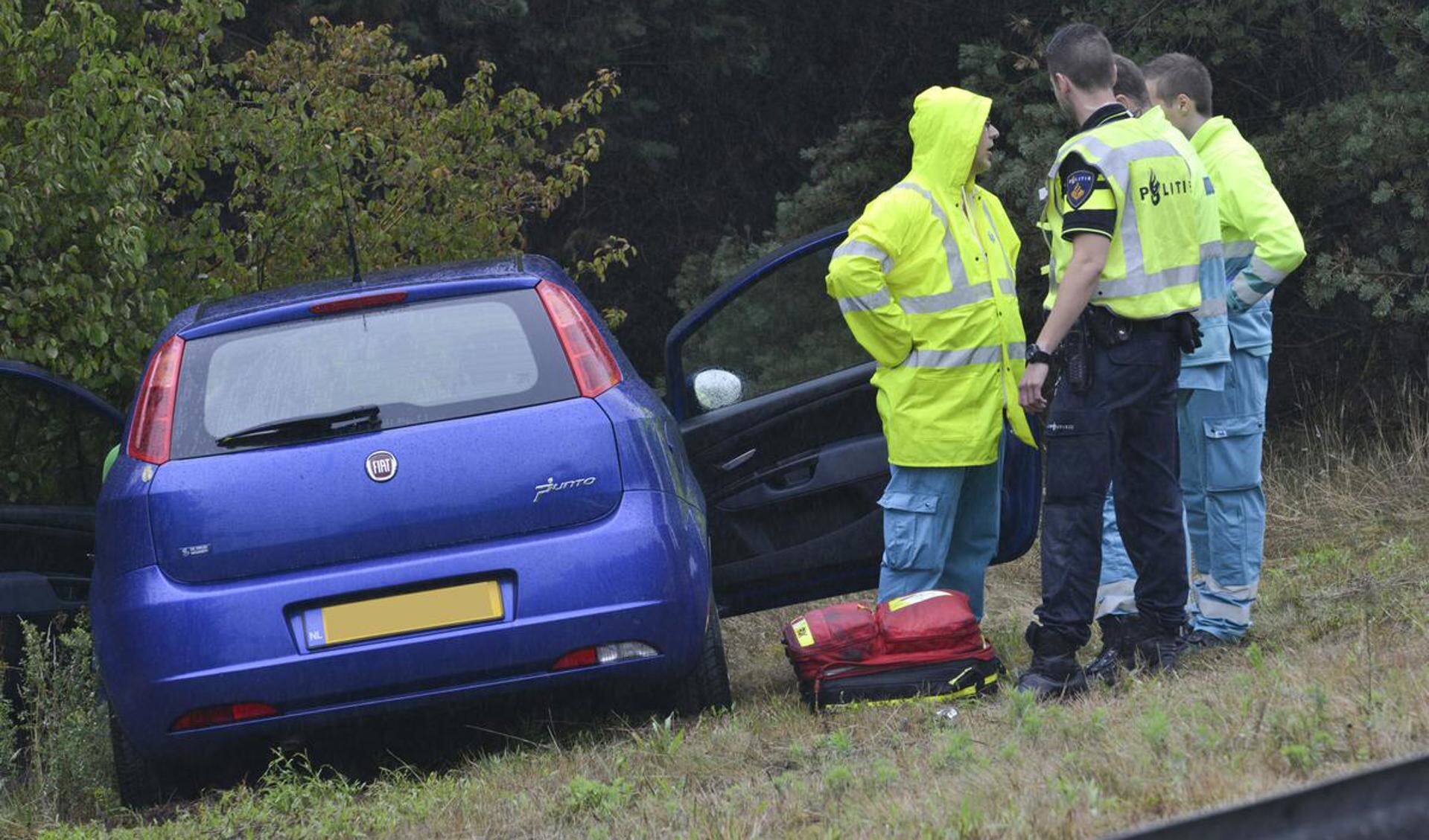 Een vrouw is met haar auto uit de bocht gevlogen in de beruchte bocht van A16 naar A58.