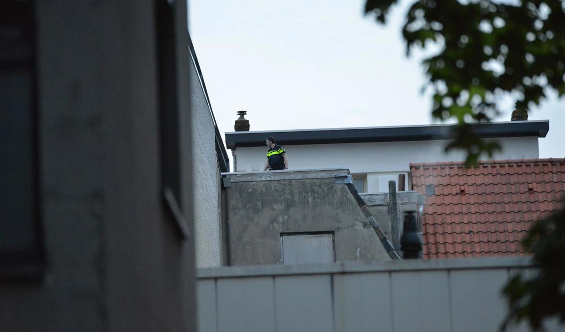 Twee mannen werden dinsdag 12 mei van het dak geplukt.