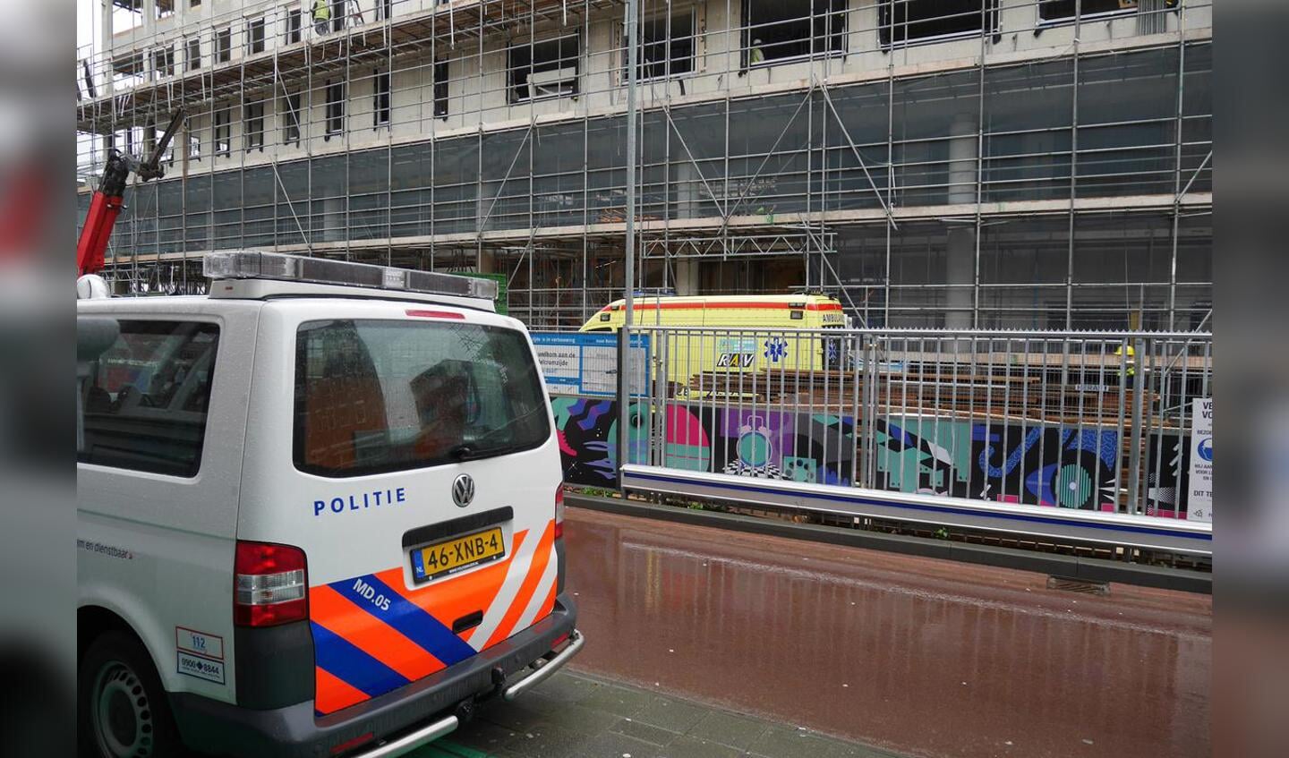 Een bouwvakker is gewond geraakt bij een van tijdens de bouw van het station.