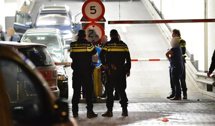 Vijf gewonden bij een vechtpartij tussen twee groepen in parkeergarage de Barones.