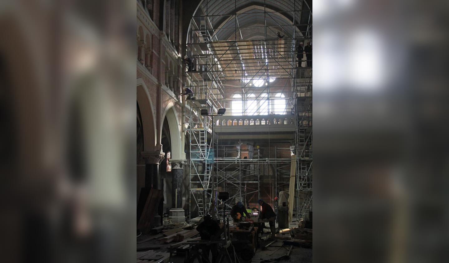 De restauratie van de Heilig Hartkerk vordert. De klok beiert al weer. foto Raymond Tillieu
