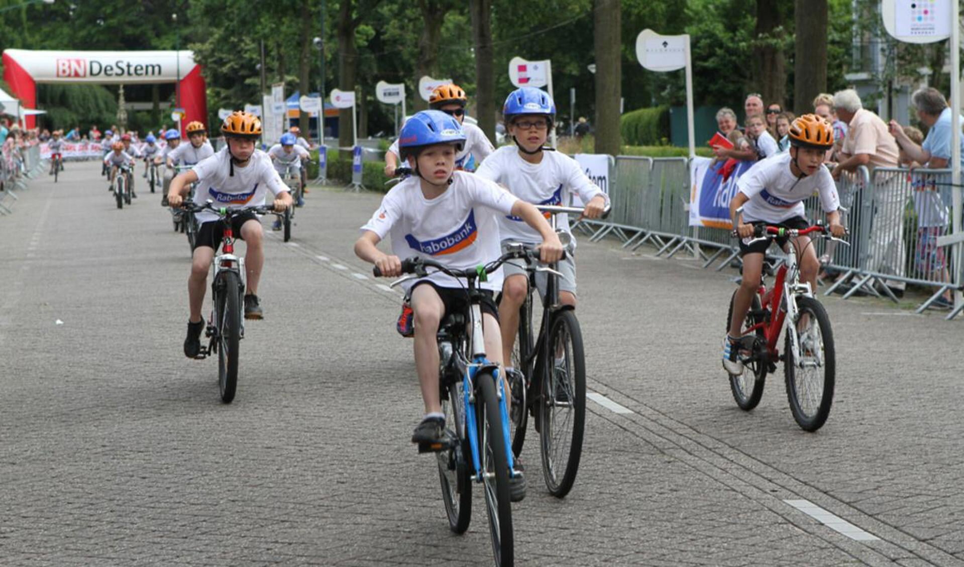 De dikke bandenrace tijdens de Ronde van Prinsenbeek 2012. foto organisatie/Henk Theuns
