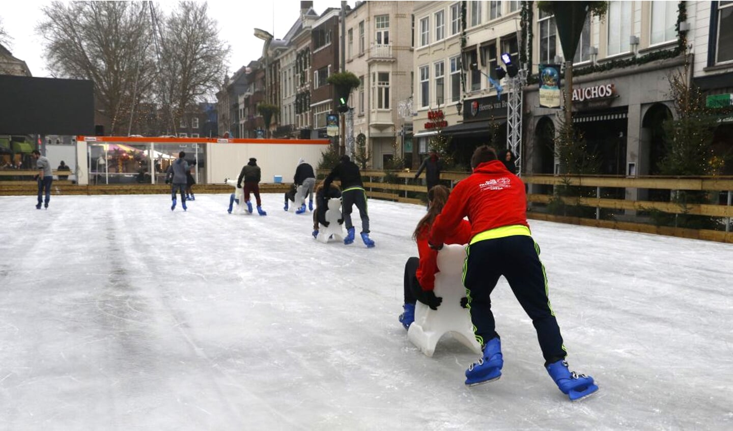 Schaatsen op de Grote Markt tijdens Winterland 2017.