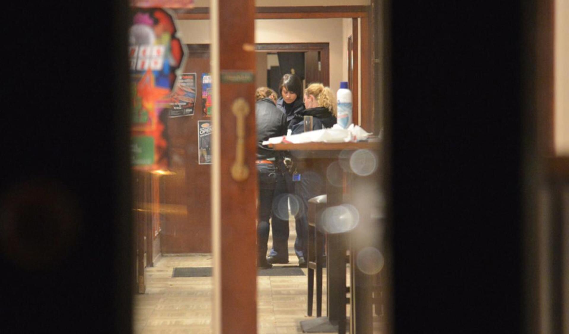 Restaurant Zenza is op nieuwjaarsdag 2013 rond zeven uur beschoten. foto Perry Roovers / SQ Vision
