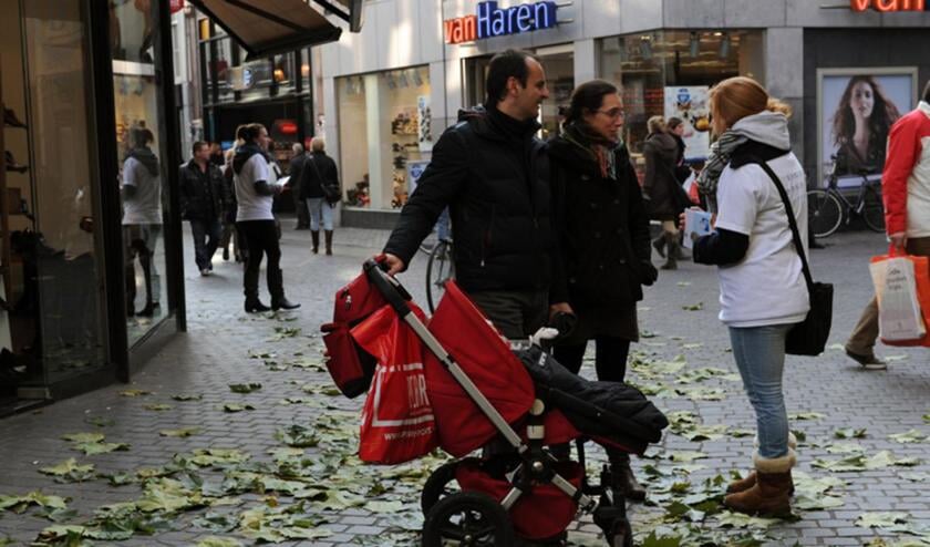 Een winterzonnetje en koopzondag: Sinterklaas  sloeg zijn slag. foto Janet Olde Wolbers  