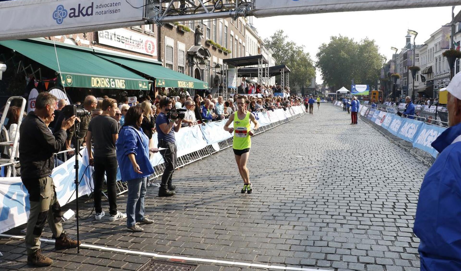 De halve marathon van de Singelloop 2015.