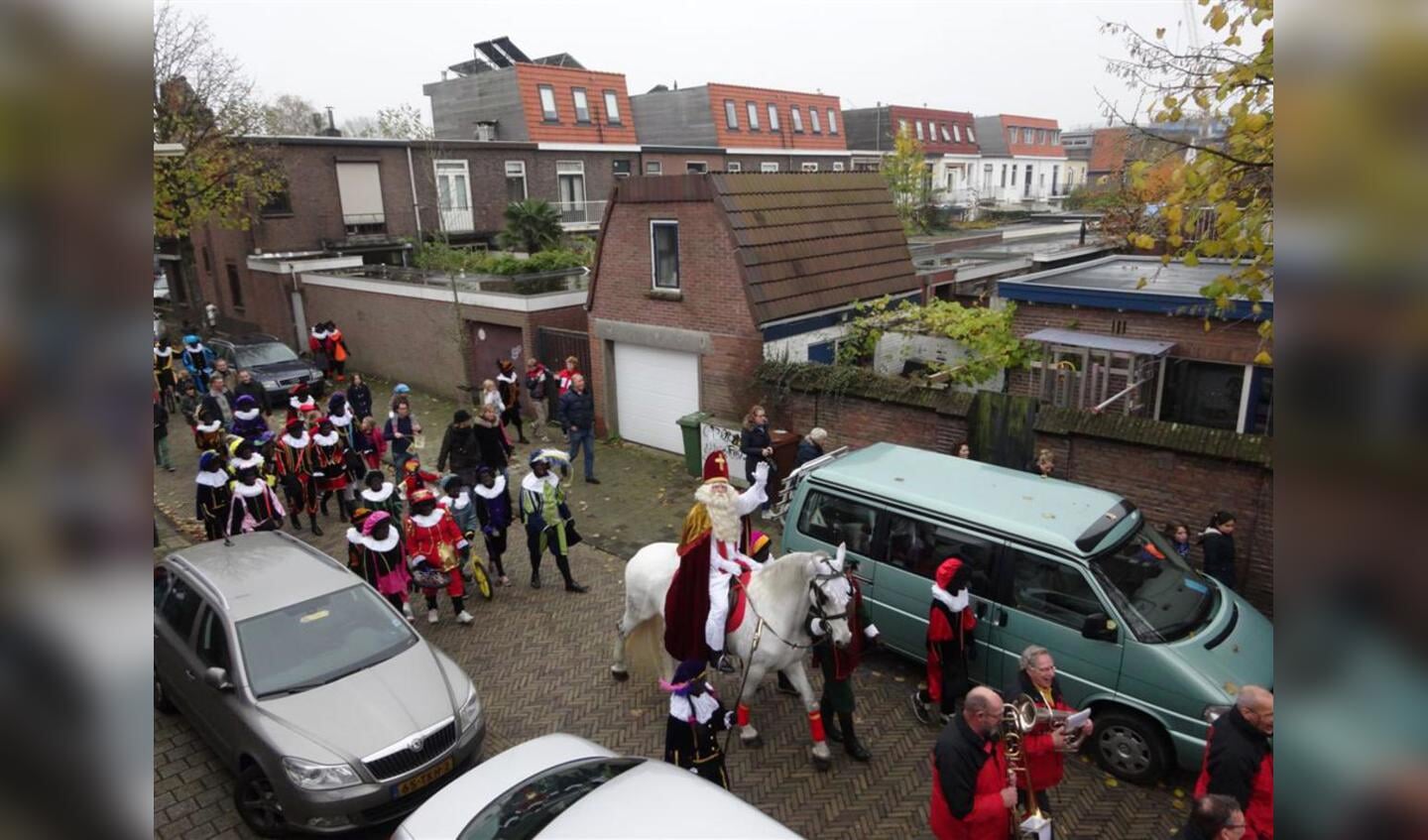 De intocht van Sinterklaas in de Belcrum. foto Henk Voermans