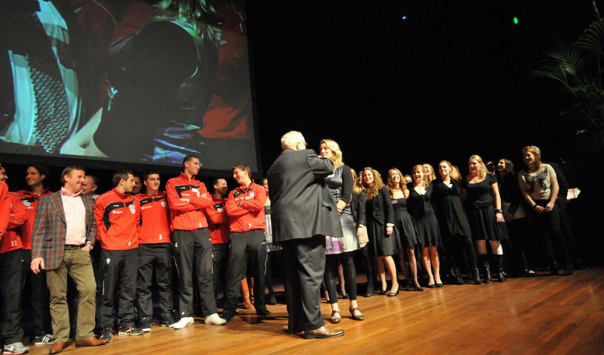 De prijzen voor beste sporters van 2010 werden uitgereikt in het Chassé Theater. foto Perry Roovers