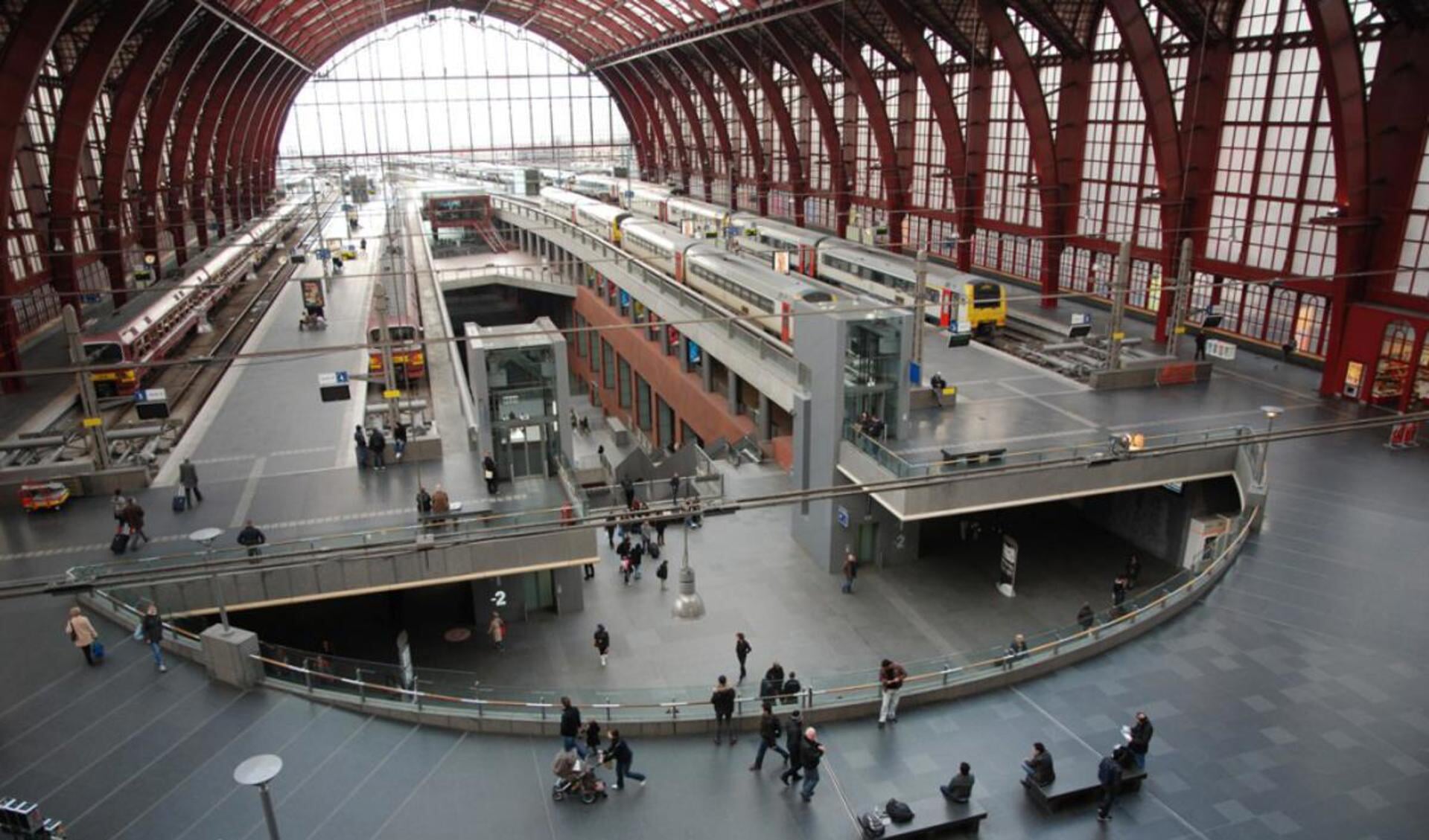 Station Antwerpen Centraal. Ooit aanlegplaats van de Fyra Breda-Antwerpen. foto Jeroen Thoolen