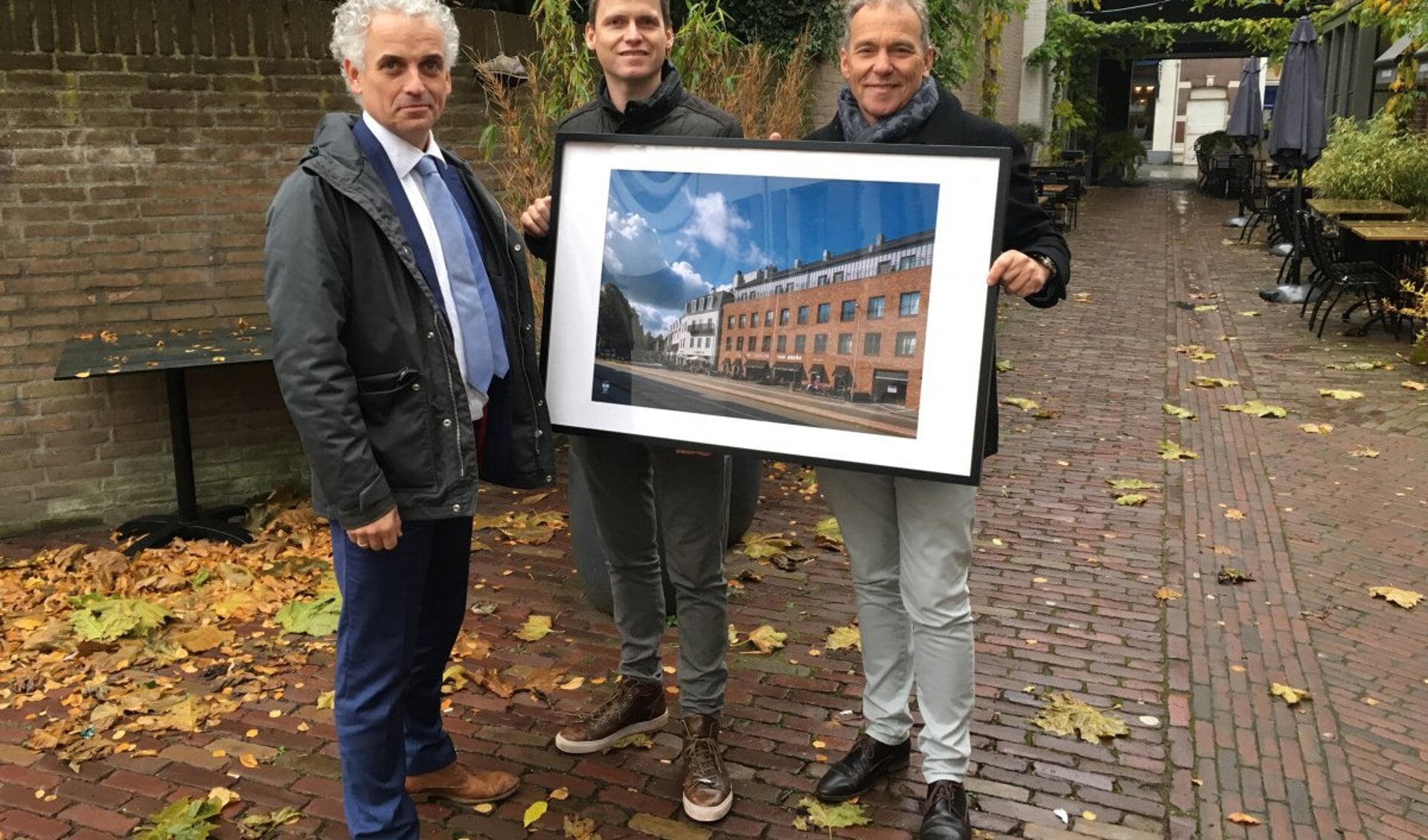 Kris en René Maas met juryvoorzitter Boris van der Gijp (links).