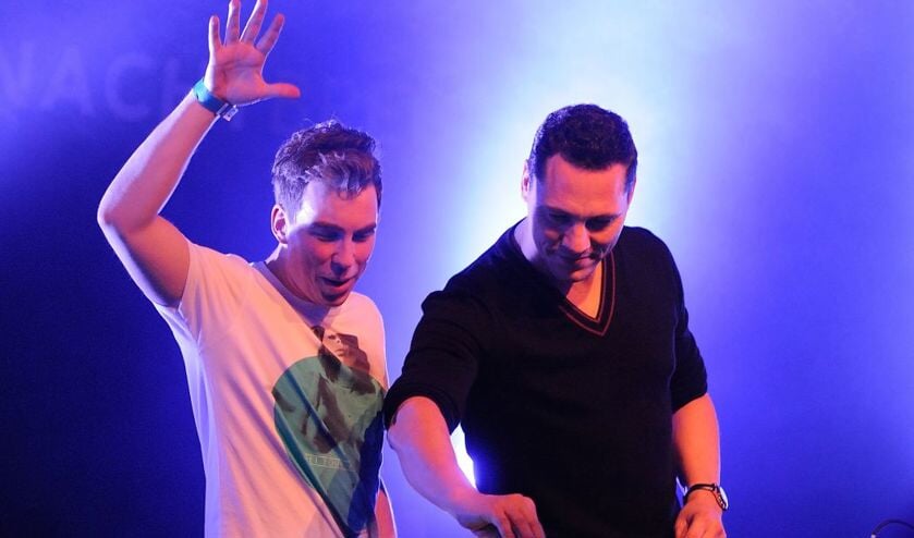 DJ Tiësto geniet van zijn feestje in de Mezz, samen met R3HAB en Hardwell. foto Edwin van de Rijke