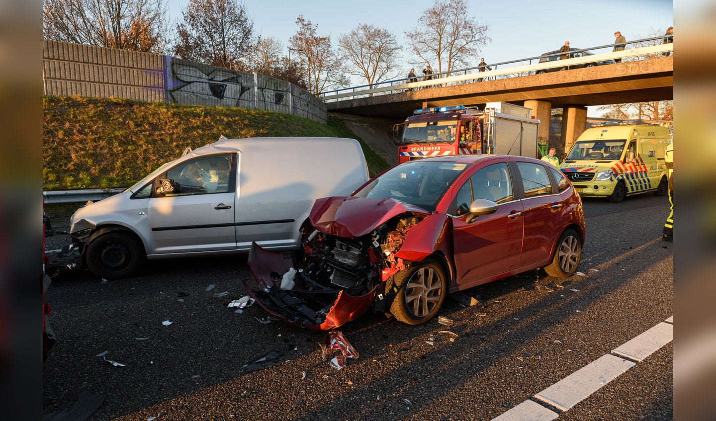 Ongeval A58 bij Ulvenhout op maandag 28 november. De veroorzaker reed zonder schade door.
