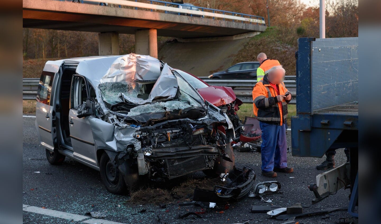 Ongeval A58 bij Ulvenhout op maandag 28 november. De veroorzaker reed zonder schade door.