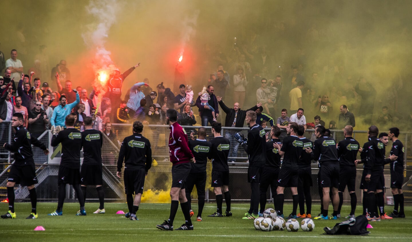 NAC trainde met publiek in het Rat Verlegh Stadion, daags voor de wedstrijd Willem II-NAC.