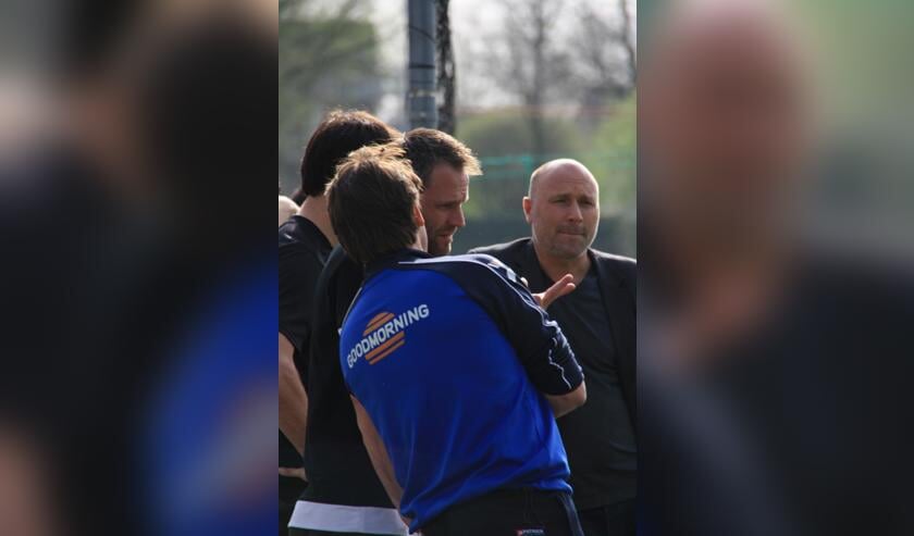 Ruud van Nistelrooij verzorgde maandagmiddag een training bij de NAC-jeugd op het terrein van WDS'19. Recht Geert Brusselers